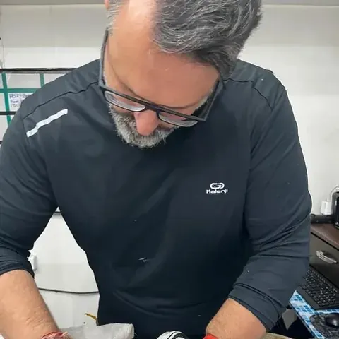 Jairo, proprietário da Lavanderia Iracema em Curitiba